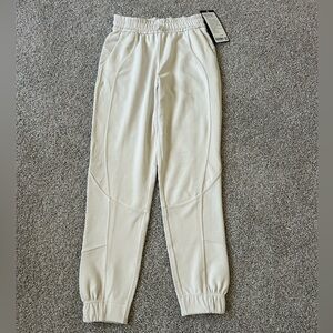 NWT Lululemon Brushed Softstreme Ribbed HR Jogger White Opal size 2